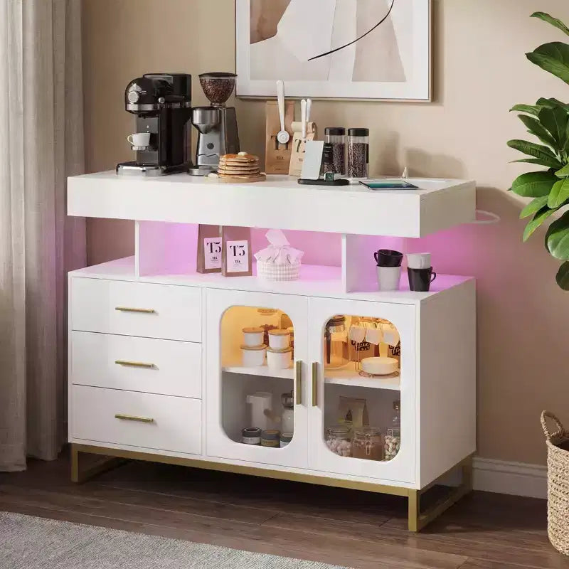 Bahut de cuisine moderne avec éclairage à détecteur automatique et station de recharge intégrée, 3 tiroirs et 2 portes pour la salle à manger et la cuisine