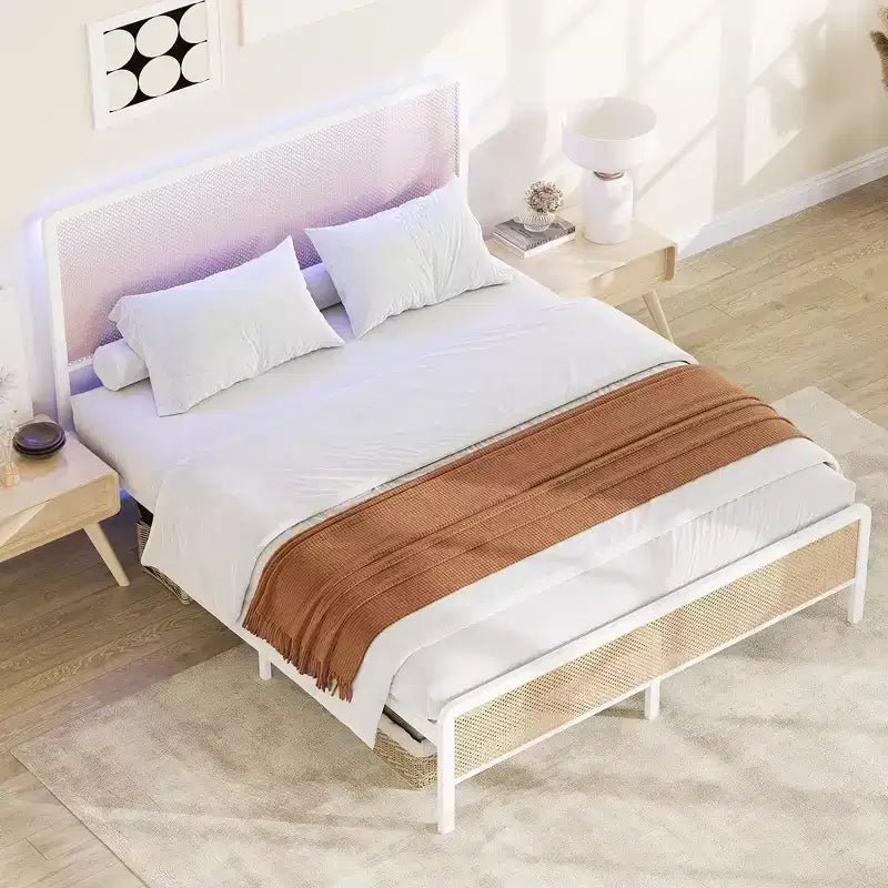 Cadre de lit en rotin de taille complète/grand lit avec tête de lit lumineuse à LED